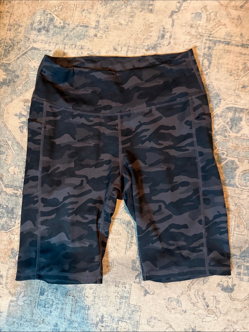 High-Waist Camo Bike Shorts - Black Gray